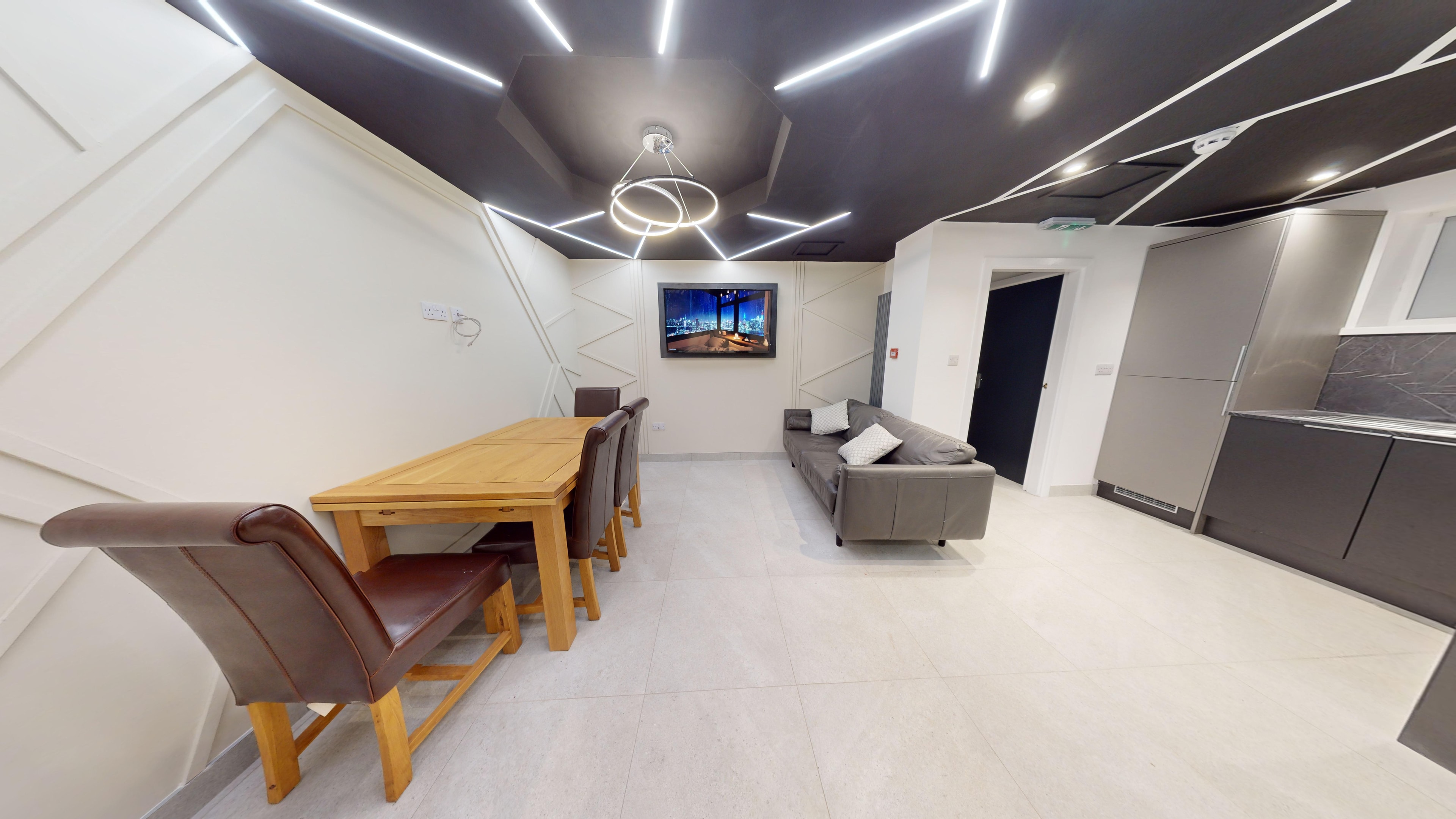 223 Sir Henry Parkes Road — 6-Bed House